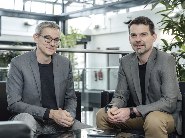 Prof. Dr. Bernt Schiele (left), head of the new research area "Vision and Language Models" and new Co-Director at the Saarbrücken Research Center for Visual Computing, Interaction and Artificial Intelligence (VIA) with Prof. Dr. Christian Theobalt (right), founding director of the VIA Center. Photo: Manuela Meyer 